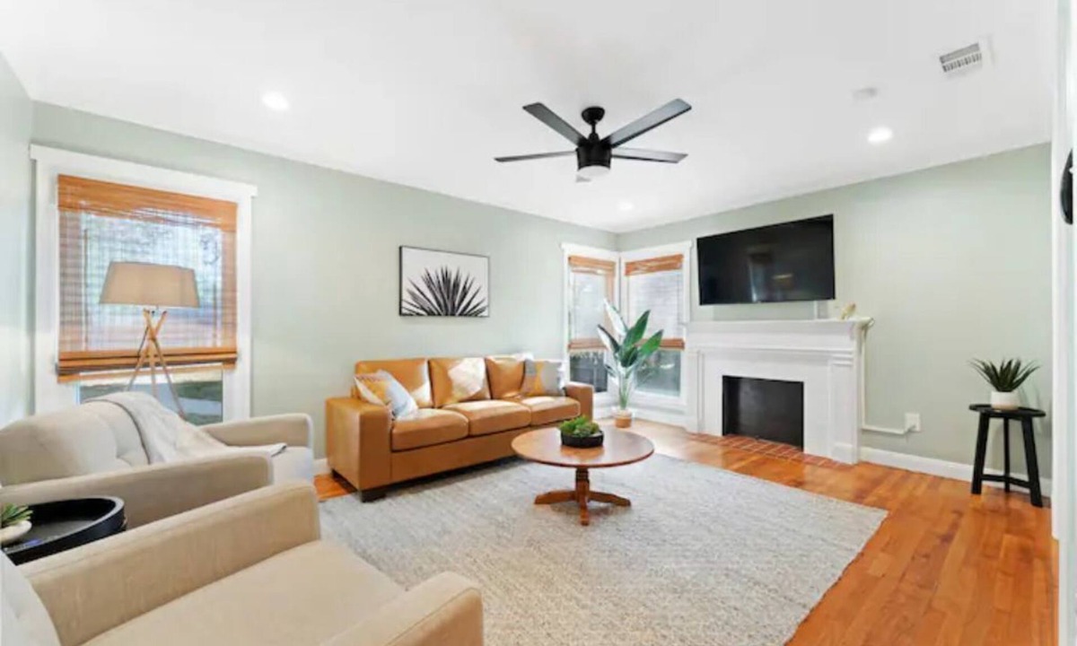 Tech Terrace House | Charming Tech Terrace Bungalow~Walk to JB Coffee, Campus & Dog Park!