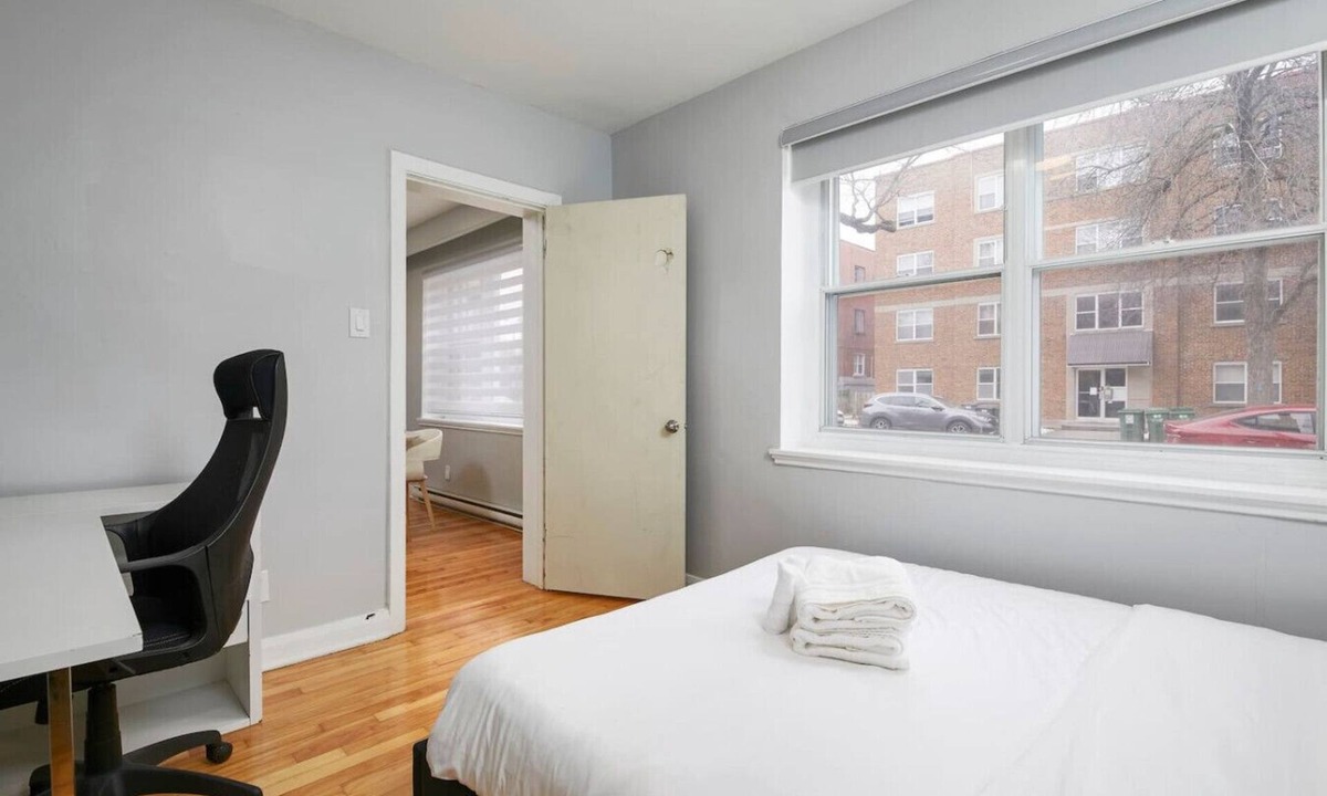 Cote-Des-Neiges—Notre-Dame-De-Grace Apartment | Chic 1BR Haven – Stylish & Cozy in MTL