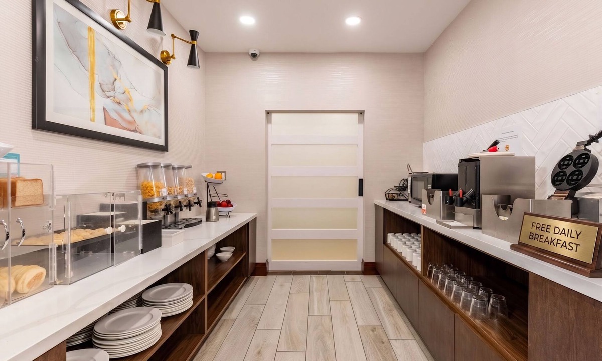 Westminster Apartment | Chic 1BR Suite w/Kitchen | Pool & Hot Breakfast