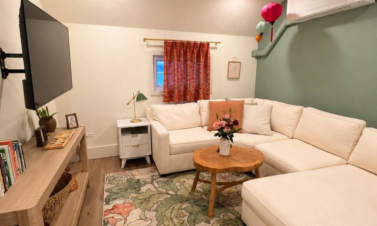 Lancaster Apartment | Chic apartment in Lancaster, NY with A/C