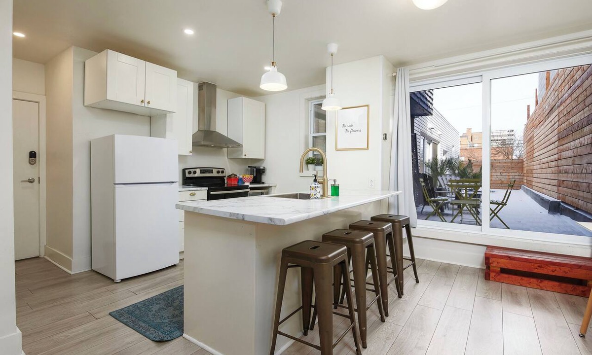 La Petite-Patrie Apartment | Chic Plaza Saint-Hubert Apt. 2BR/2BA