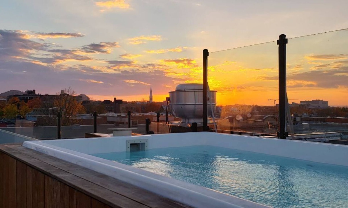 Mile End Condo | Chic Condo with Private Balcony & Hot Tub
