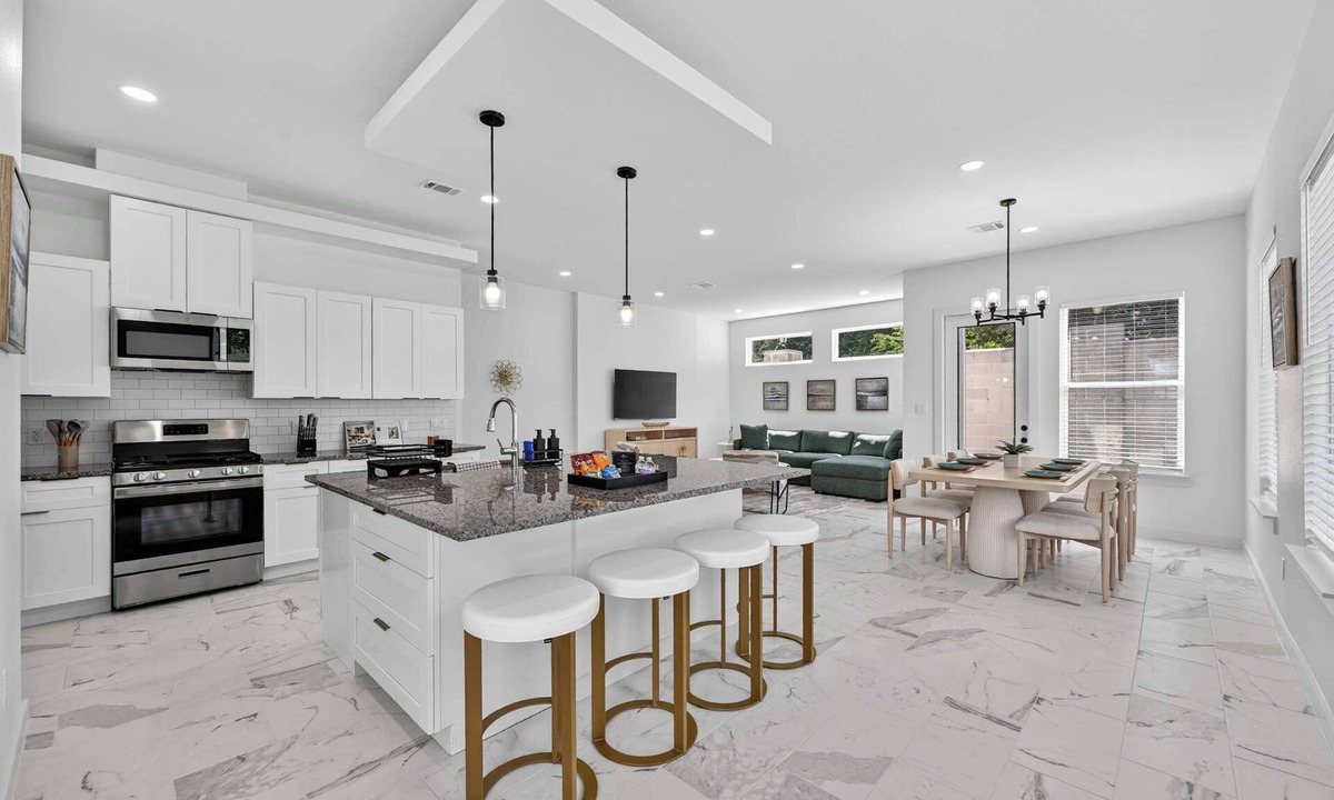 Houston House | Chic Modern Home, Office, Galleria & NRG