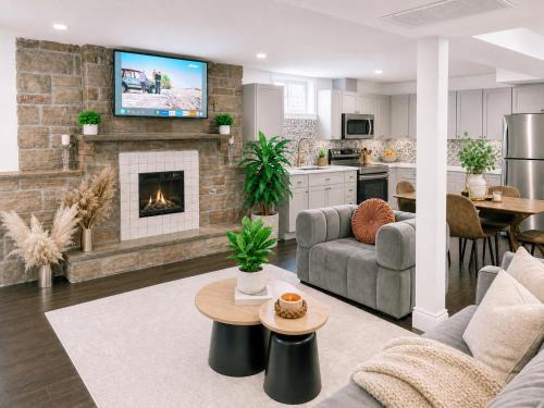 Newmarket House | Chic & Spacious 2BR Home Near Yonge St