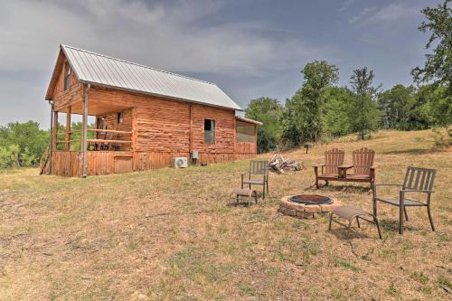Milam County House | Chic Thorndale Cabin w/Fire Pit & Fishing Pond