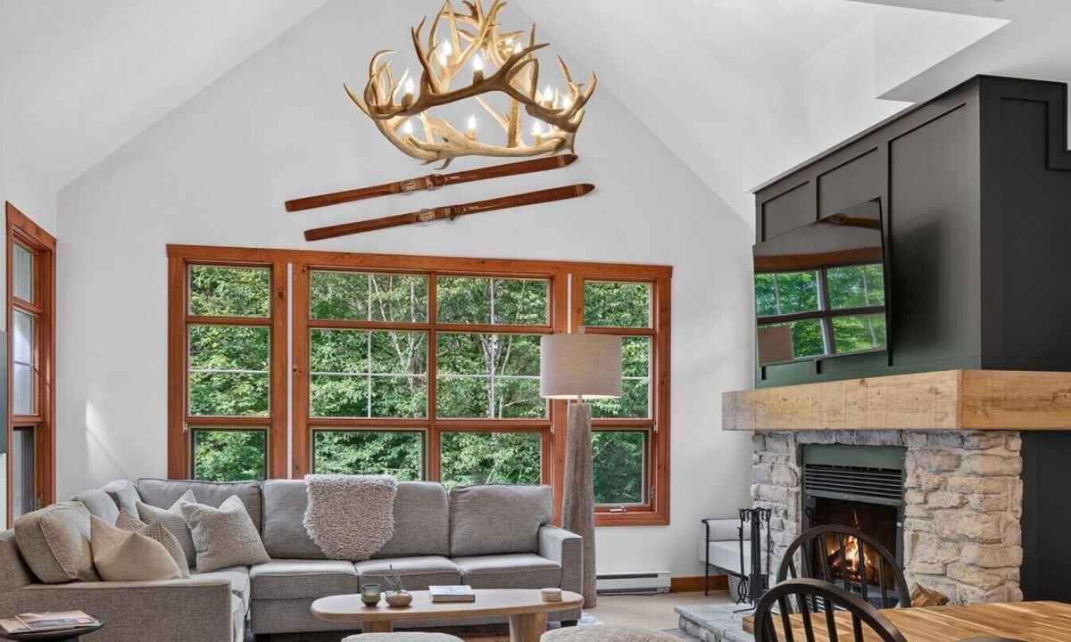 Tremblant-Les-Eaux Villa | Classic Les Eaux Chalet w Sauna near the Mountains