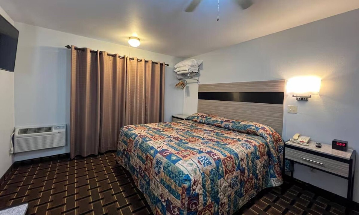 Nebraska City Hotel | Clean + Comfortable Room Near Local Dining, w/Free Parking