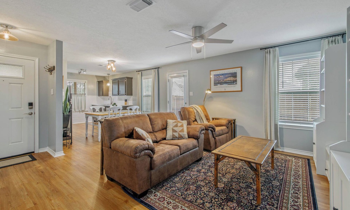 Bryan House | Close to Texas A&M, Legends Event Center, Veterans Park Backyard Workspace