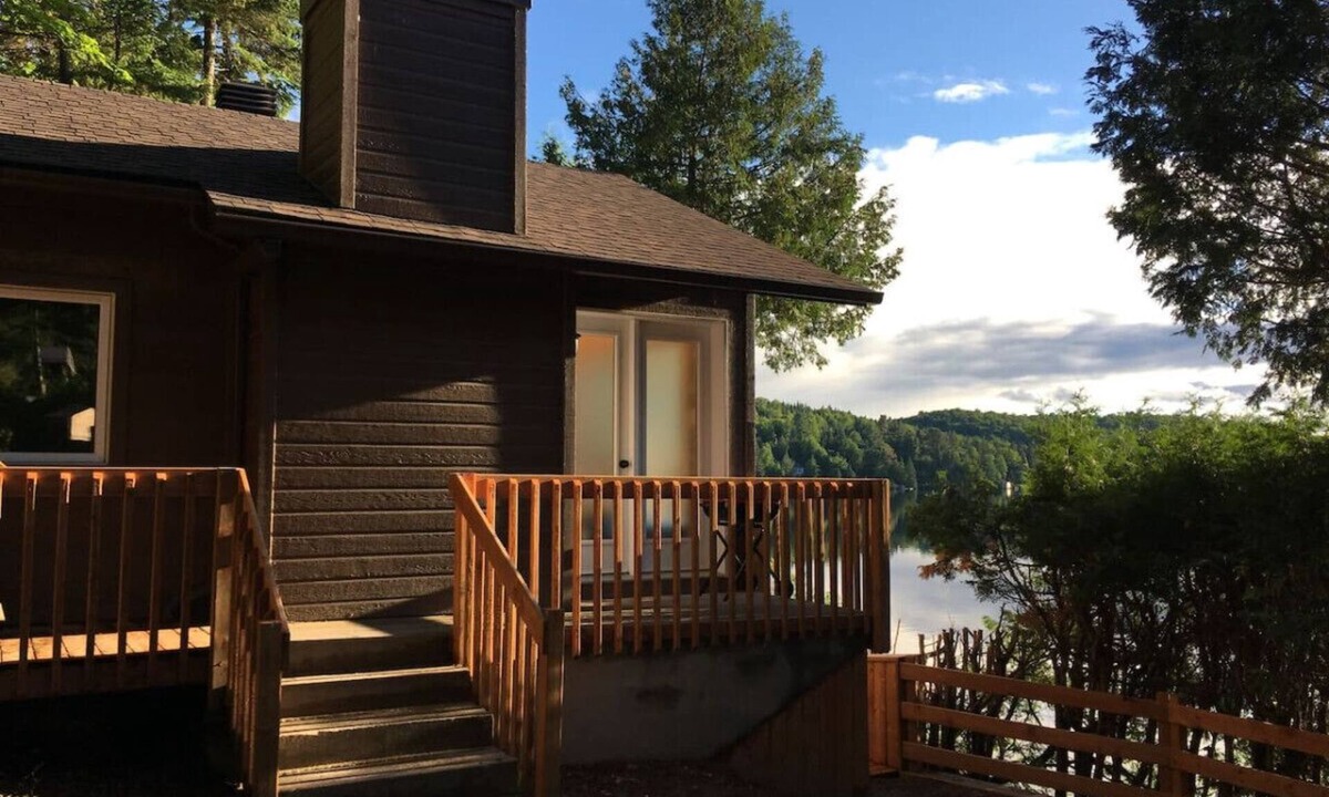 Sainte-Lucie-des-Laurentides Ski Chalet | Cottage on Sarrazin lake - Panorama du lac