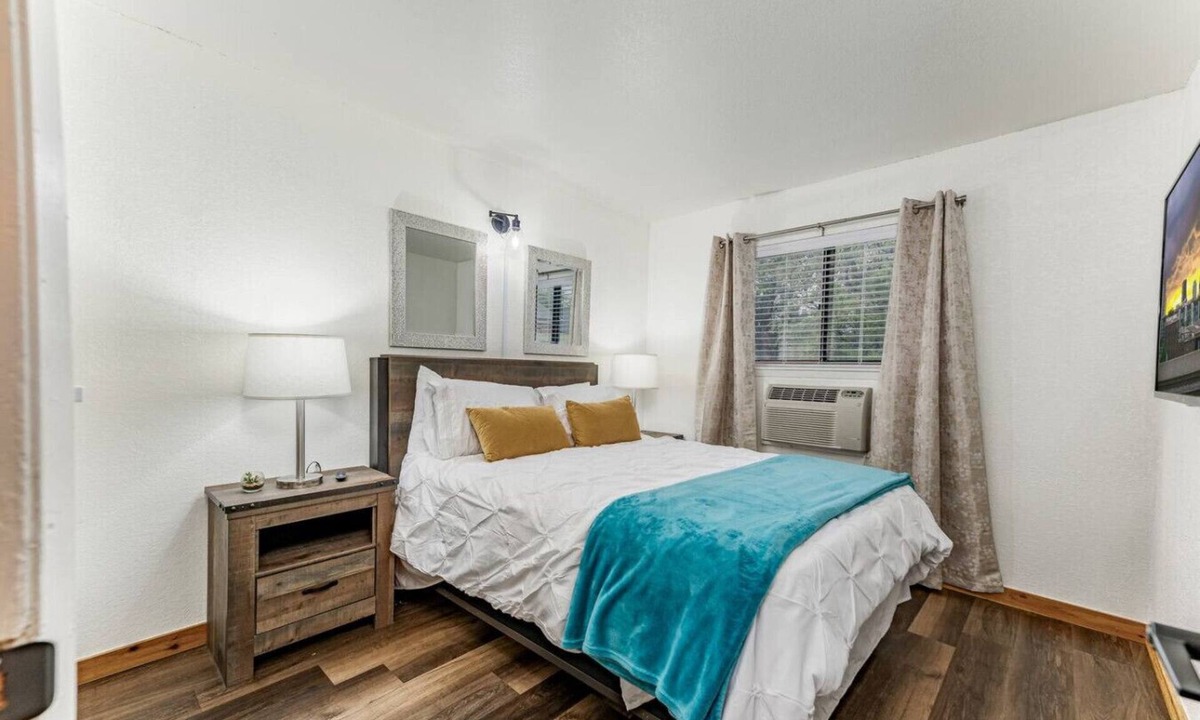 Wichita Apartment | Cobblestone Apt | Quiet Comfort Near Wesley Med