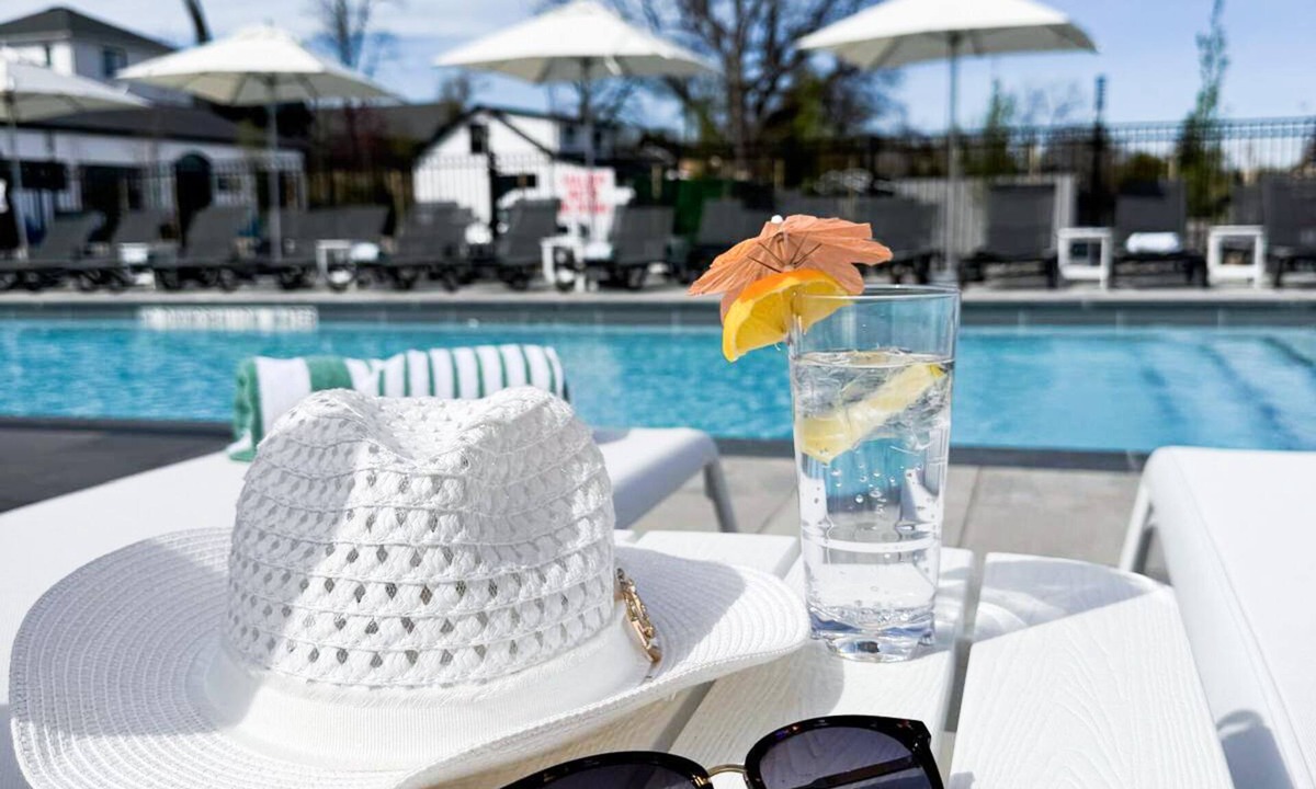 Grand Bend Hotel | Colonial Hotel & Suites - Brenner Premium King