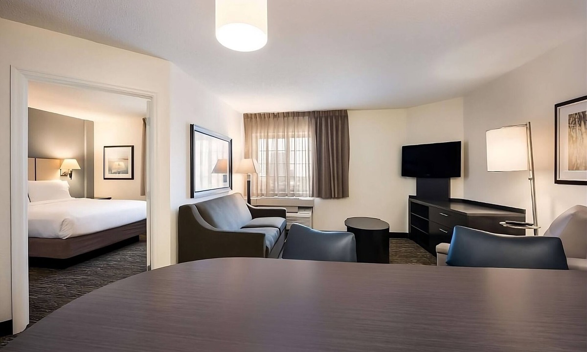 North Arlington Hotel | Comfort and Relaxation! TWO Spacious 1BR Suites, Full Kitchen, Pets Allowed!