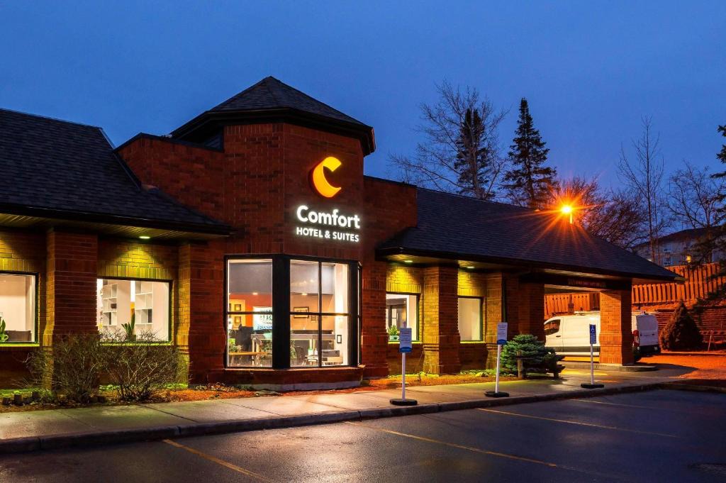 Peterborough Hotel | Comfort Hotel & Suites