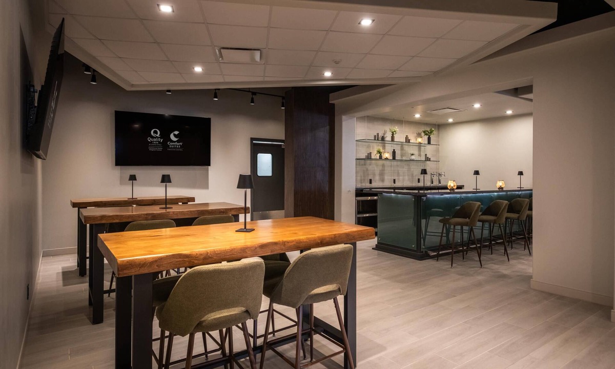 Kingston Hotel | Comfort Suites Kingston Central