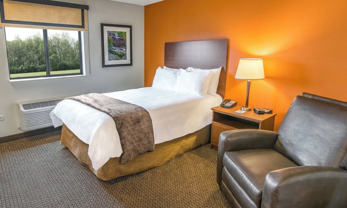 Sioux Falls Hotel | Comfortable 3 - Room for Exploring Sioux Falls – Close to Top Attractions