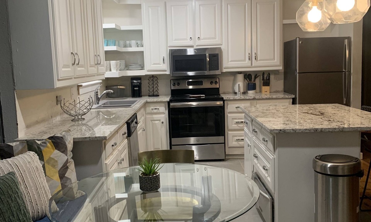 Hurst House | Comfortable and bright. Convenient mid-cities location.