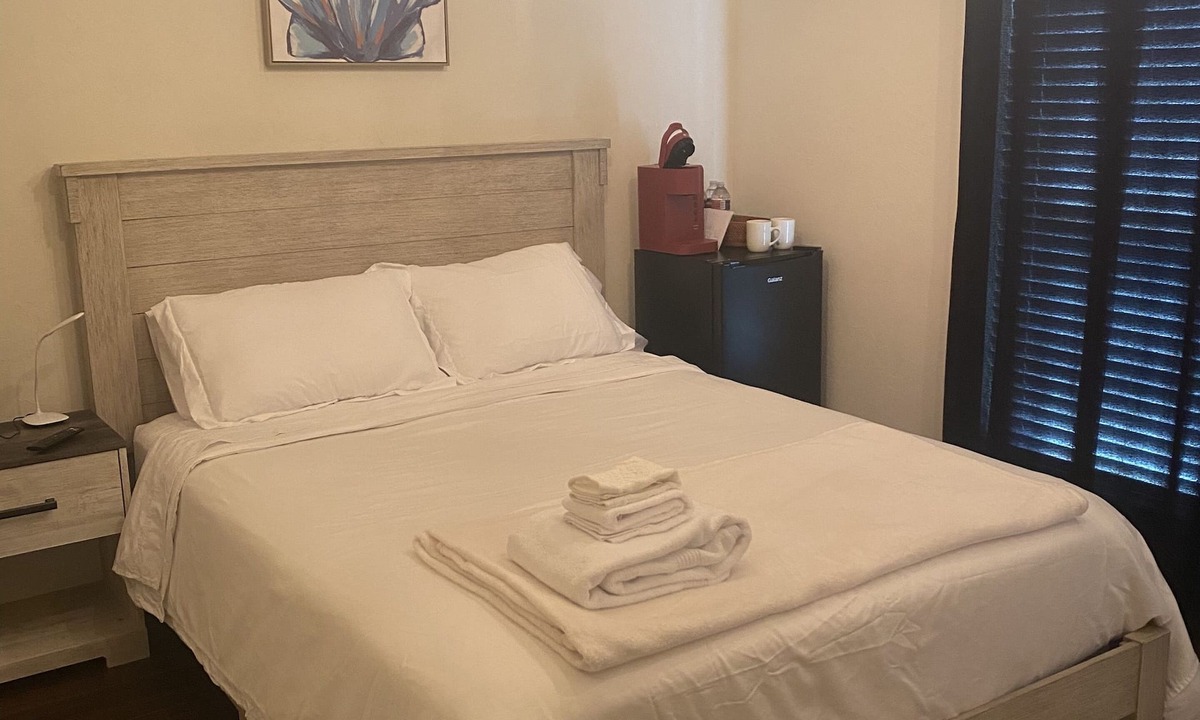 Wheatland House | Comfortable Homestay Near Will Rogers Airport