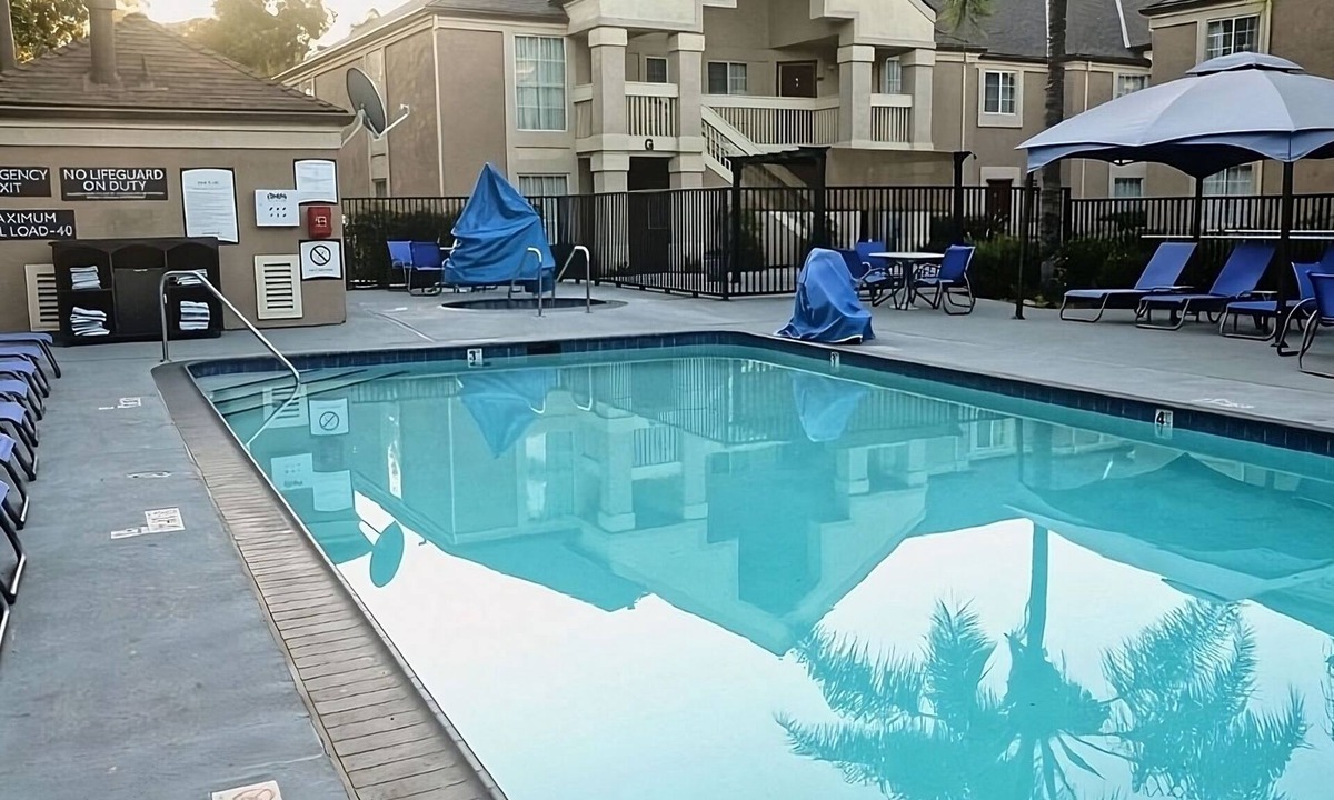 Highlands - Perkins Hotel | Comfortable Stay in Louisiana! Pets Allowed, Pool, Free Breakfast, Free Parking!