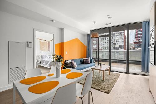 Bay Cloverhill Apartment | Comfortable Suite in Heart Downtown with 2 Beds