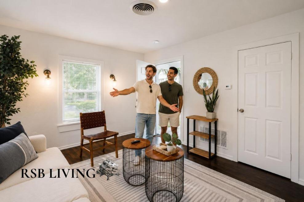 Fort Worth House | Comfy and Modern Holiday Lofts in FW