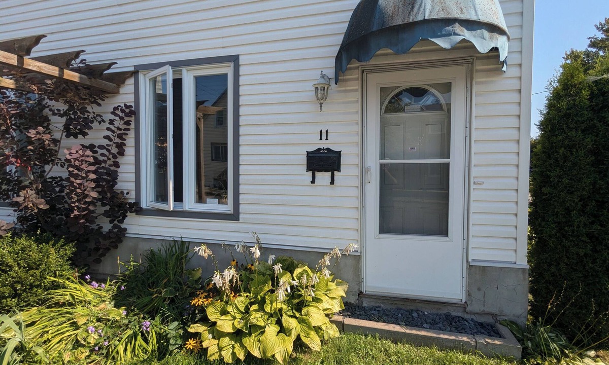 Hull House | Comfy by the 3 Rivers Pointe-Gatineau 3-4 month Rental Nov20-March31 OwnerInSun