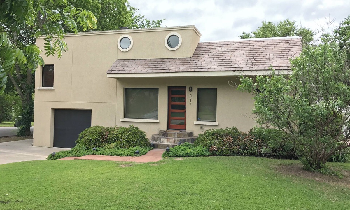Norman House | Comfy Campus Split-level Home