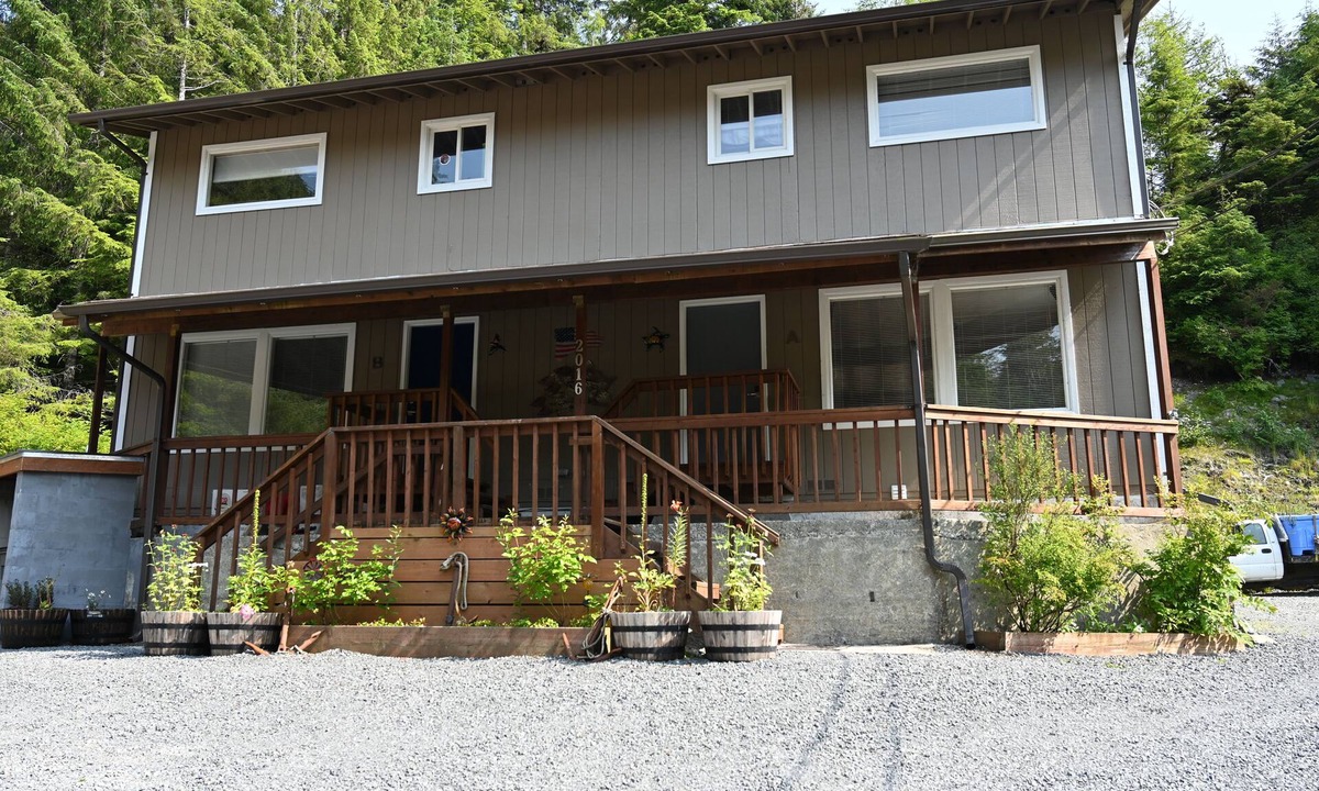 Sitka House | Comfy Duplex unit B great for families and small groups, sleeps up to 7