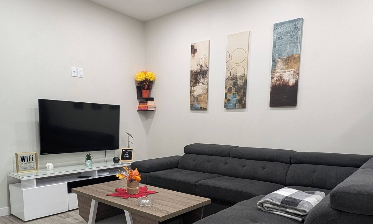 Saskatoon House | Confortable brand-new 1-bedroom close to downtown