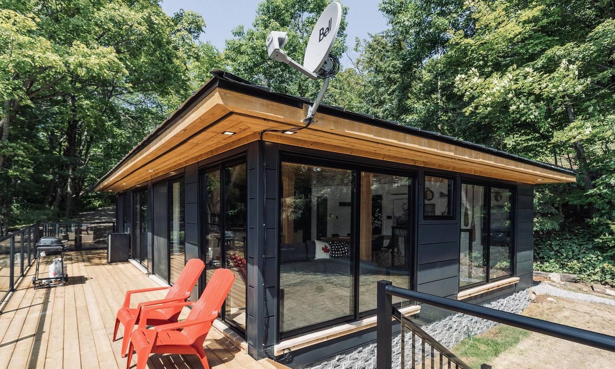 Rosseau Cottage | Contemporary 4 Bdrm, 3 Bath Cottage on Rosseau! Sandy Beach + Boatport!