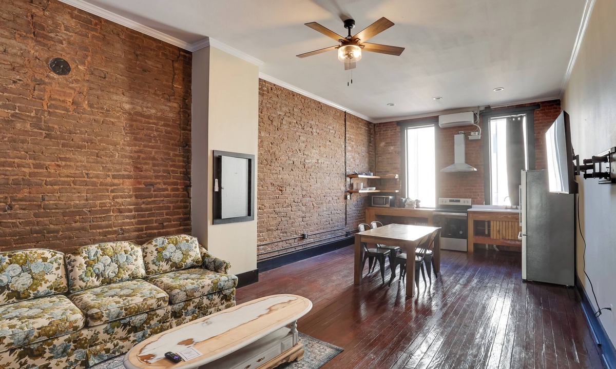 Marshall Apartment | Convenient Couple's Retreat in Dtwn Marshall!
