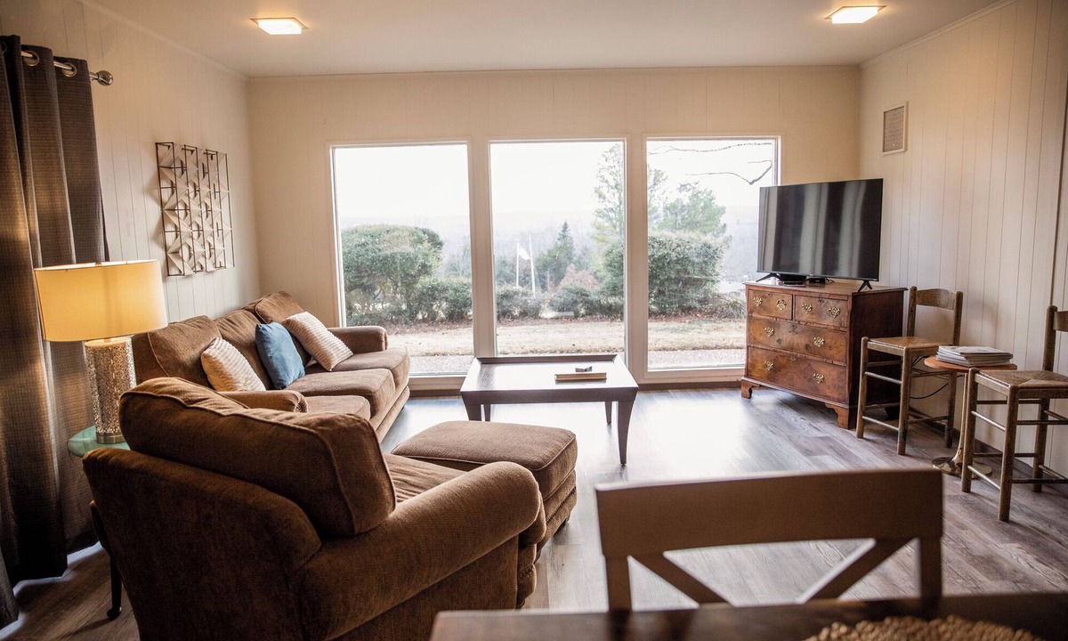 Cherokee Village House | Cooper's Pointe Guest House, a private moment away from the Main House