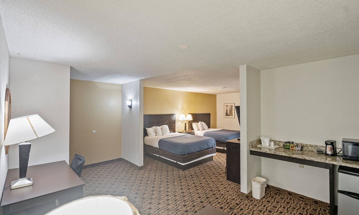 Wichita Hotel | Coratel Suites - Deluxe Suite 2 Queen Bed with Sofa Bed Non Smoking
