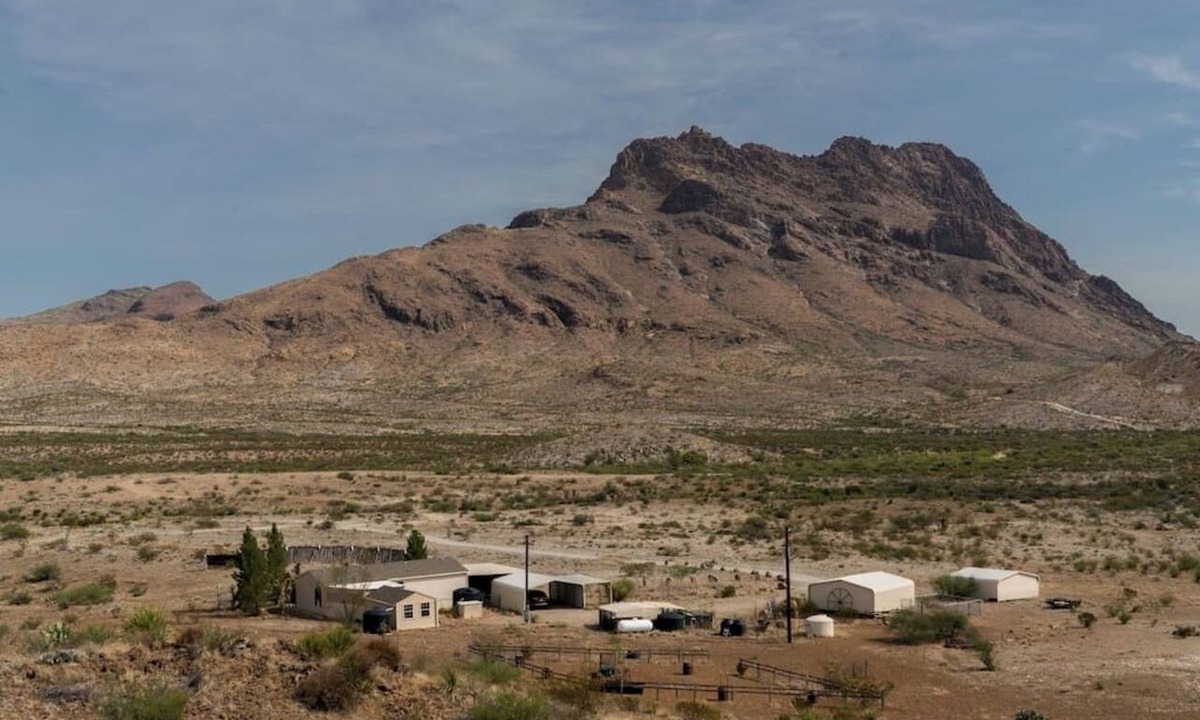 Brewster County House | Corazones Draw PLUS: Two Homes on 400 acres