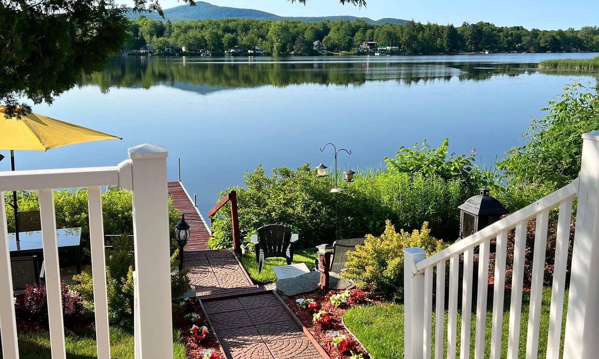 Dunham Ski Chalet | Cottage Tranquility family waterfront mountains