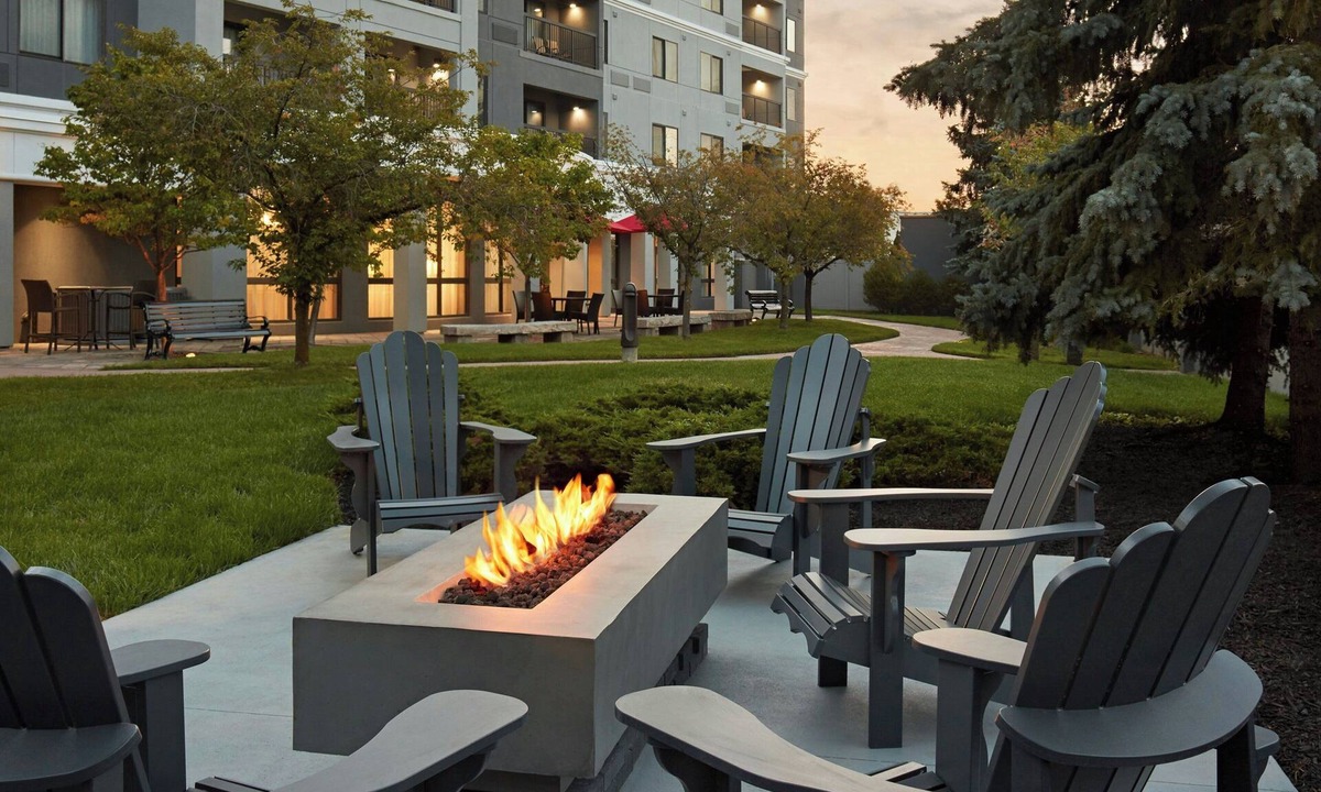 Northeast Mississauga Hotel | Courtyard by Marriott Mississauga - Airport Corporate Centre West