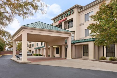 Southwest Topeka Hotel | Courtyard by Marriott Topeka