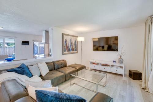 Castlewood House | Covered Patio & Fire Pit: Centennial Condo!
