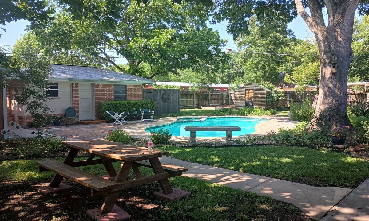 Lockhart Apartment | Cozy 1-bedroom studio in tranquil Lockhart, the BBQ Capitol of Texas.