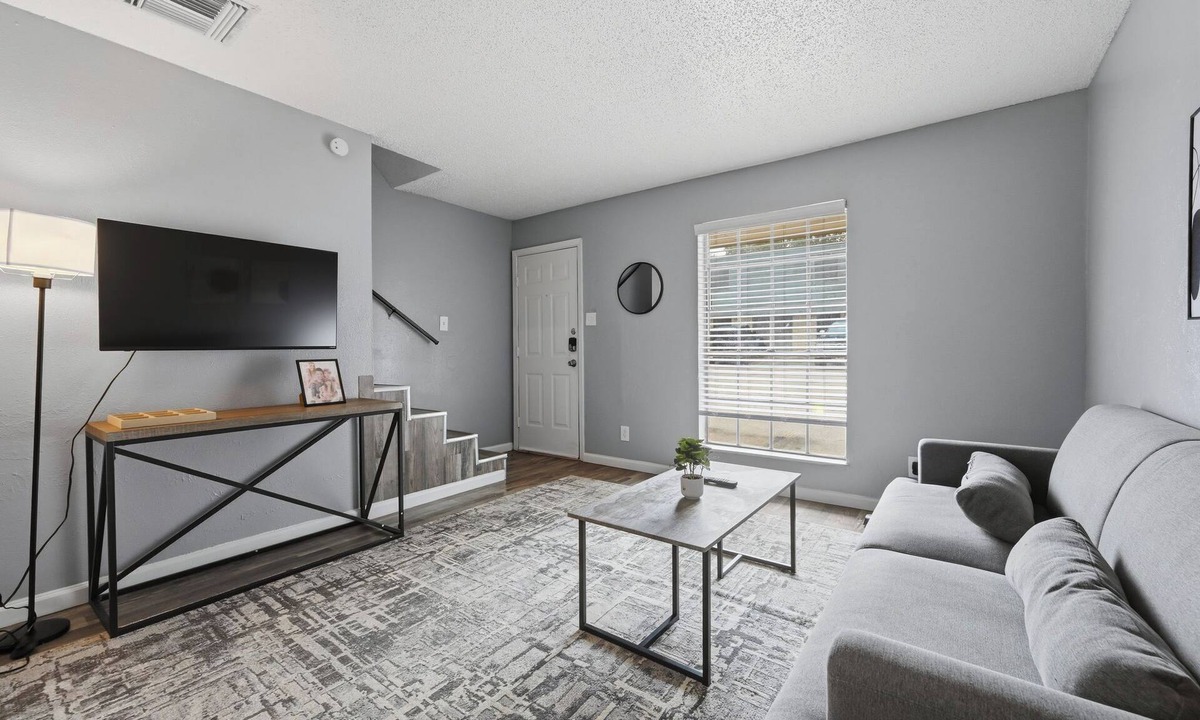 South Arlington Apartment | Cozy 1BR townhome perfect for relaxing stays