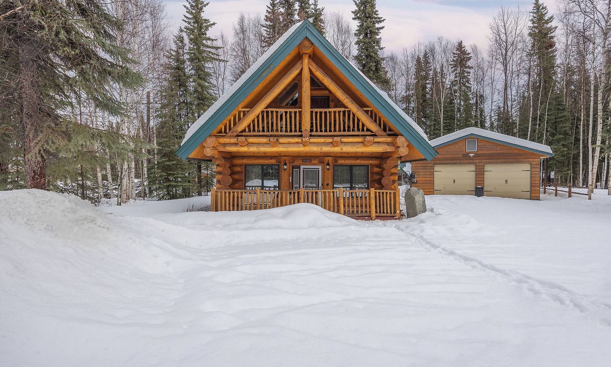 North Pole Cabin | Cozy 2-bedroom CABIN in wonderful North Pole