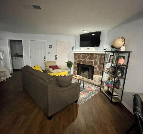 Shenandoah House | Cozy 2BR 2BA apt close to Siegen & Womans