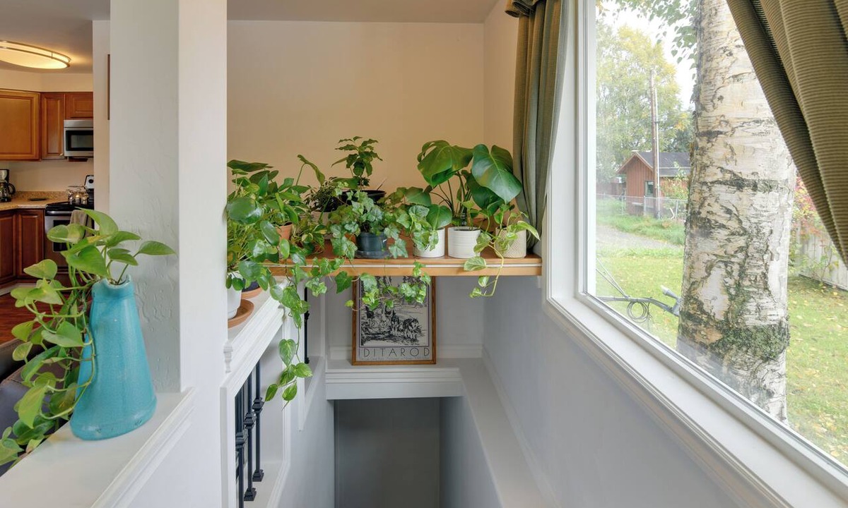 Spenard Cottage | Cozy Anchorage Retreat < 4 Mi to Downtown!