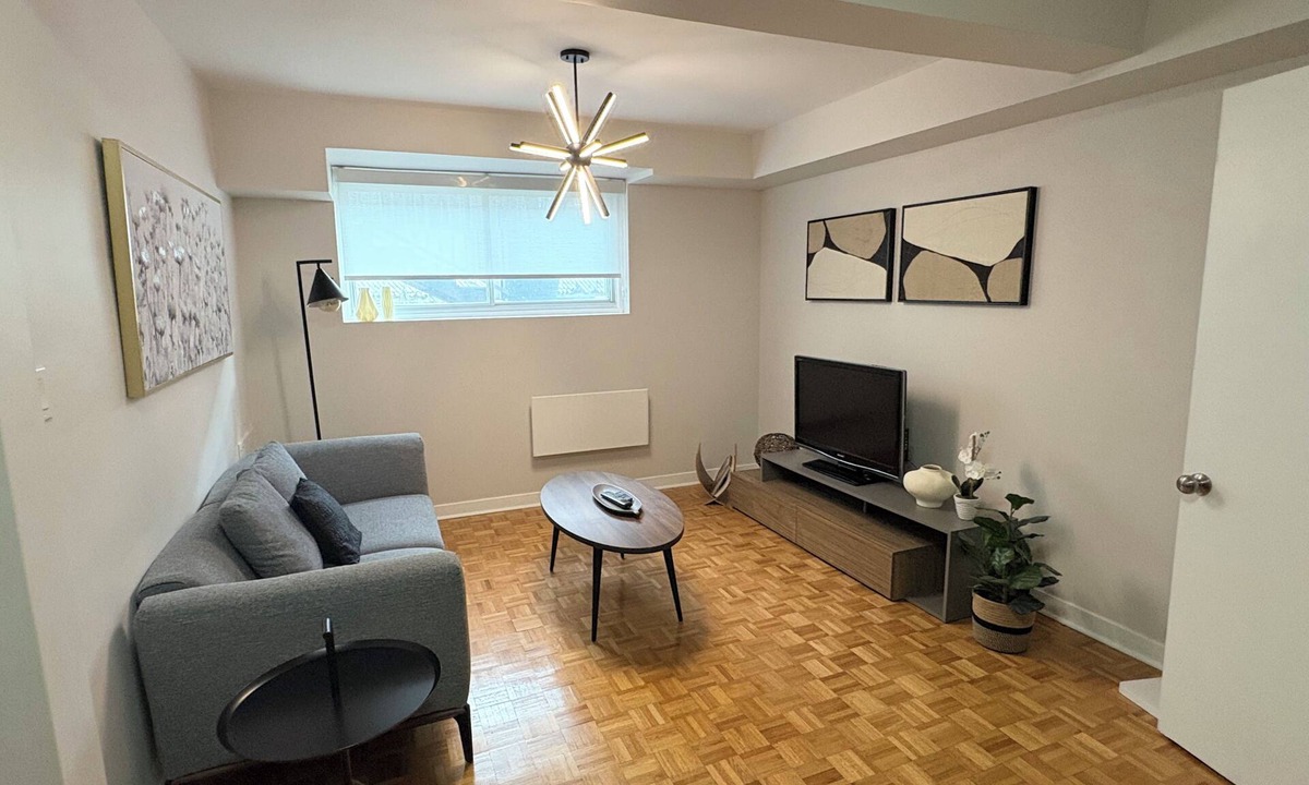 Cote-Saint-Luc Apartment | Cozy and Modern 1BR Bachelor Apartment