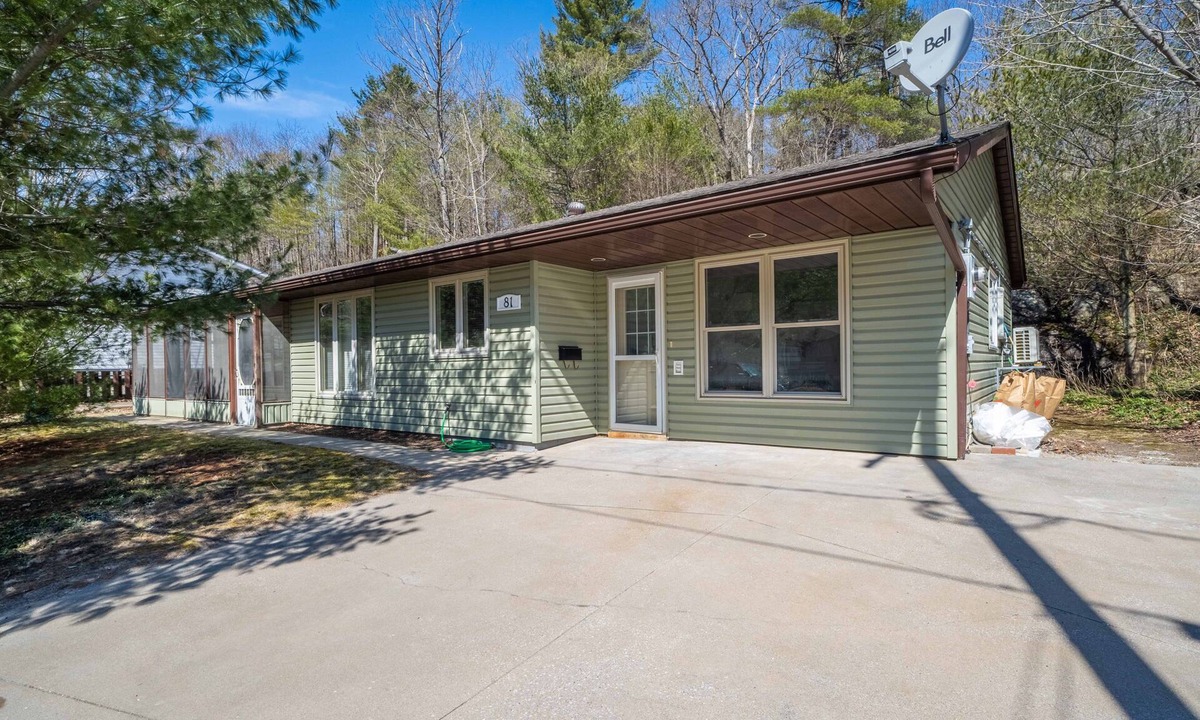 Parry Sound Apartment | Cozy Bachelor unit 1 km from Georgian Bay!