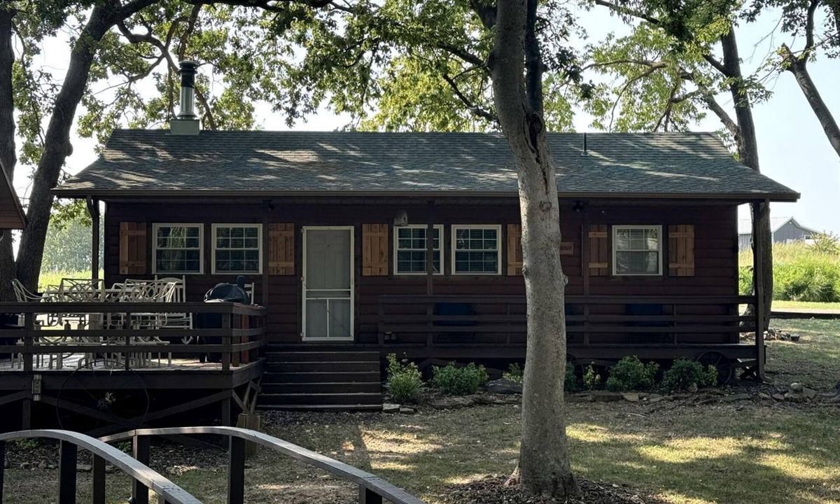 Cleora Cabin | Cozy Cabin Perfect for Family Getaways in Afton, Oklahoma