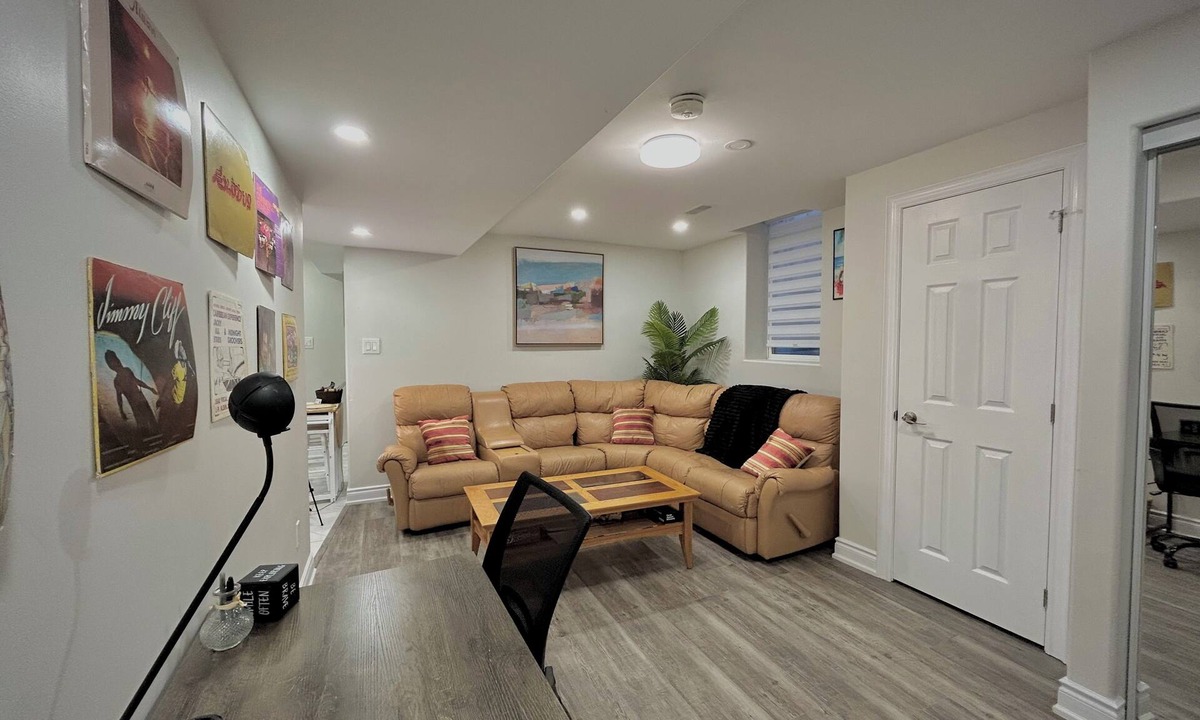 New Tecumseth Apartment | Cozy Caribbean-inspired Airbnb north of Toronto
