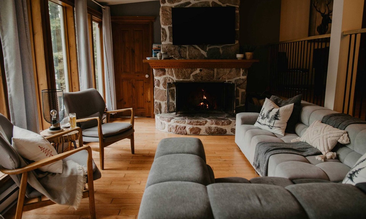 St-Adolphe-d'Howard Cottage | Cozy Chalet lake, hot tub and Stunning Views