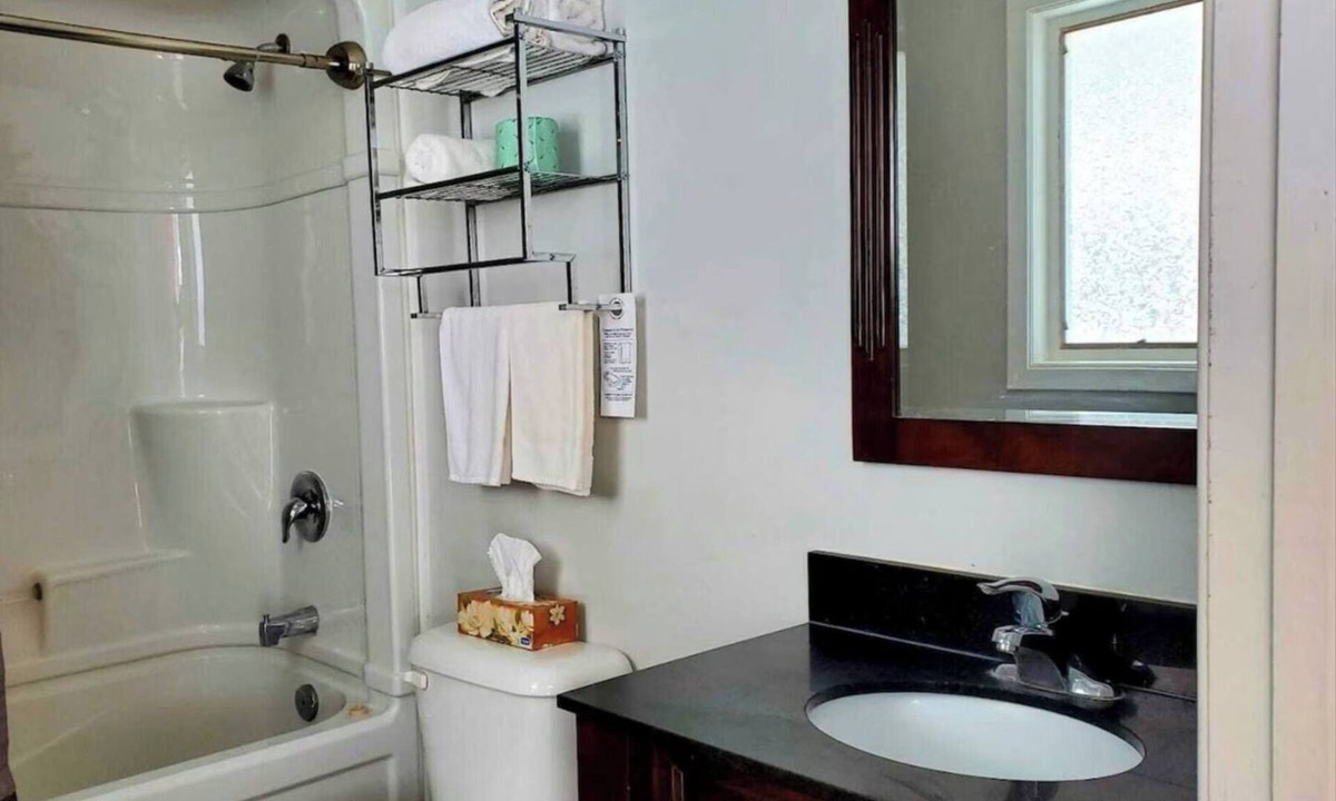 Colpoys Bay Apartment | Cozy Comfort Double Room 08– Peninsula Motel, Minutes from Wiarton Waterfront