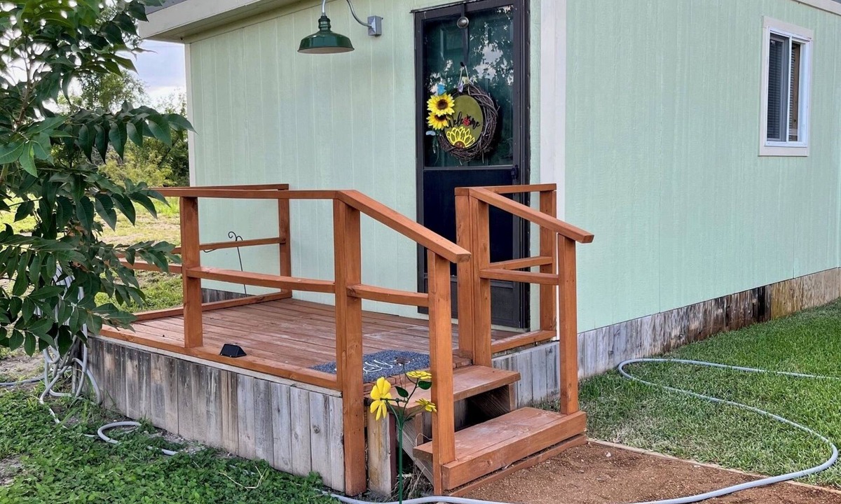 Lampasas Cottage | Cozy Cottage Where Stars Shine and Nature Sings