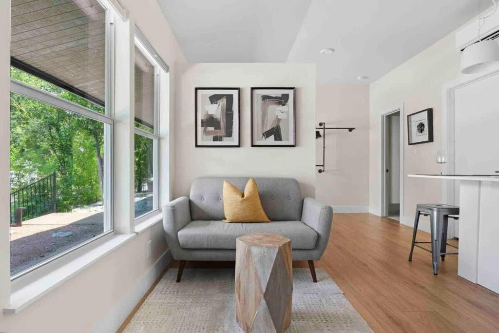 West Campus Apartment | Cozy Downtown Studio - near UT